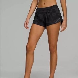 Lulu Lemon camo hotty hot 2.5' shorts